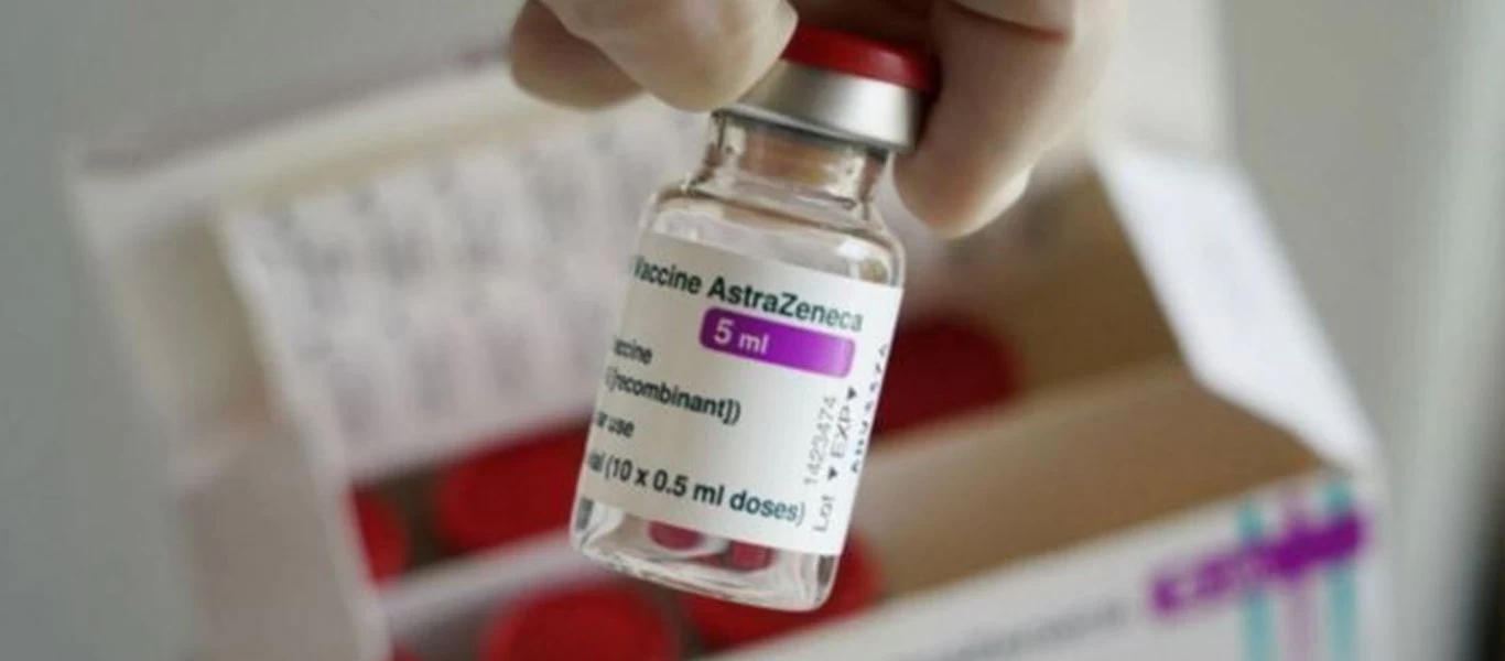 Εμβόλιο AstraZeneca: Μετά τις θρομβώσεις κορυφαίος Σουηδός επιδημιολόγος προειδοποιεί για νέα παρενέργεια